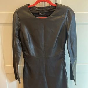 *ALL ITEMS IN MY CLOSET IS $25 OR LESS*